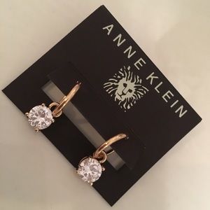 New never worn Earrings